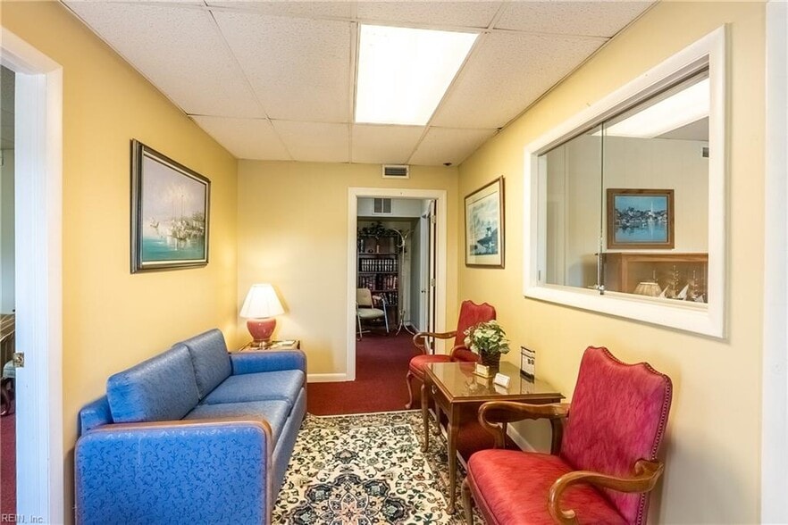 More Photos Of 7002 George Washington Memoria Hwy, Gloucester Office For Sale