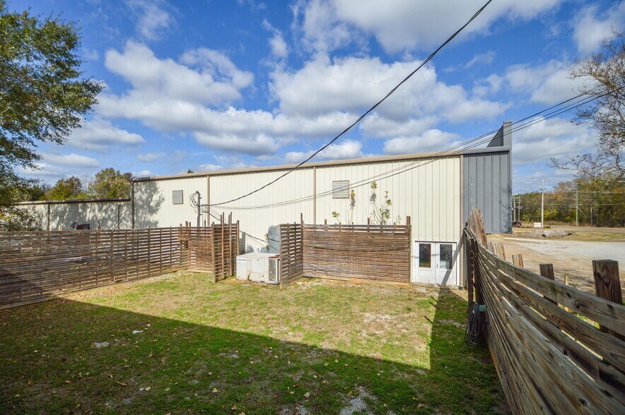 More Photos Of 1095 Stark Rd, Starkville Warehouse For Sale