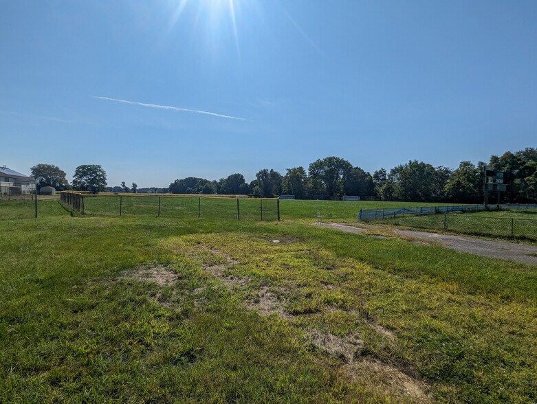 More Photos Of 350 Georgetown Rd, Carneys Point Schools For Lease