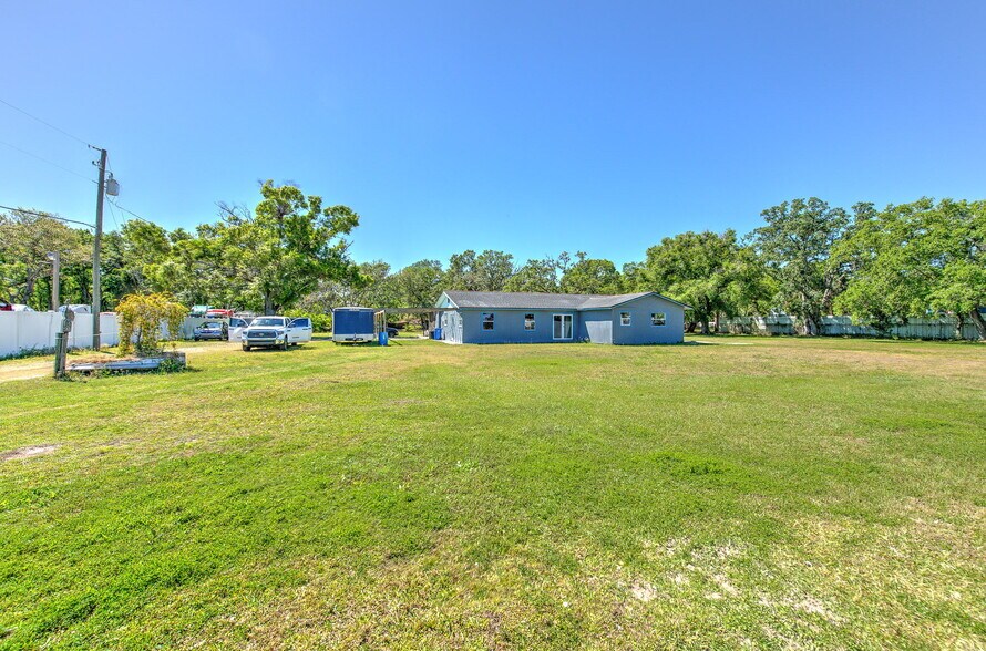 More Photos Of 5921 Causeway Blvd, Tampa Flex For Sale