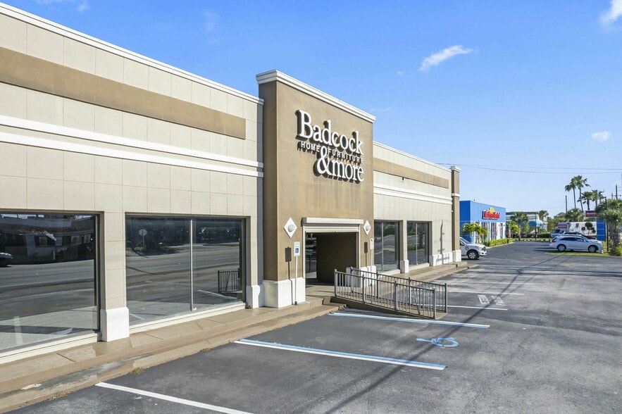 More Photos Of 1610 US Highway 1, Vero Beach Freestanding For Lease