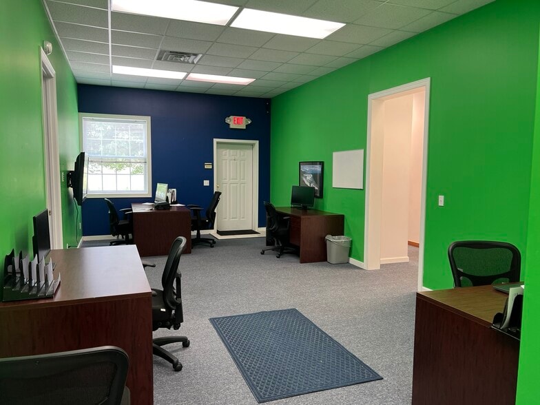 More Photos Of 33370-33388 Liberty Pky, North Ridgeville Light Distribution For Sale