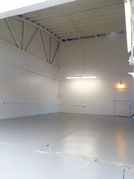 More Photos Of 704 S Railroad Ave, San Mateo Warehouse For Lease