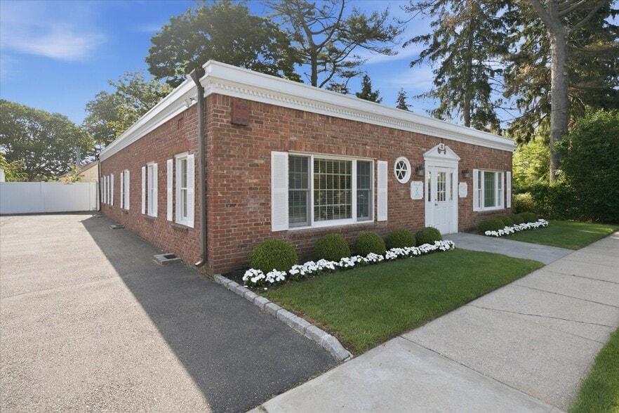 More Photos Of 33 Candee Ave, Sayville Medical For Lease