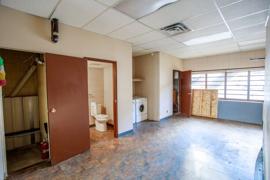 More Photos Of 2808 48 Av, Vernon Storefront Retail Residential For Lease