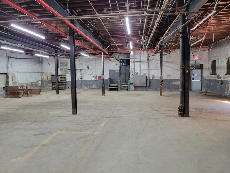 More Photos Of 429 E 164th St, Bronx Warehouse For Lease