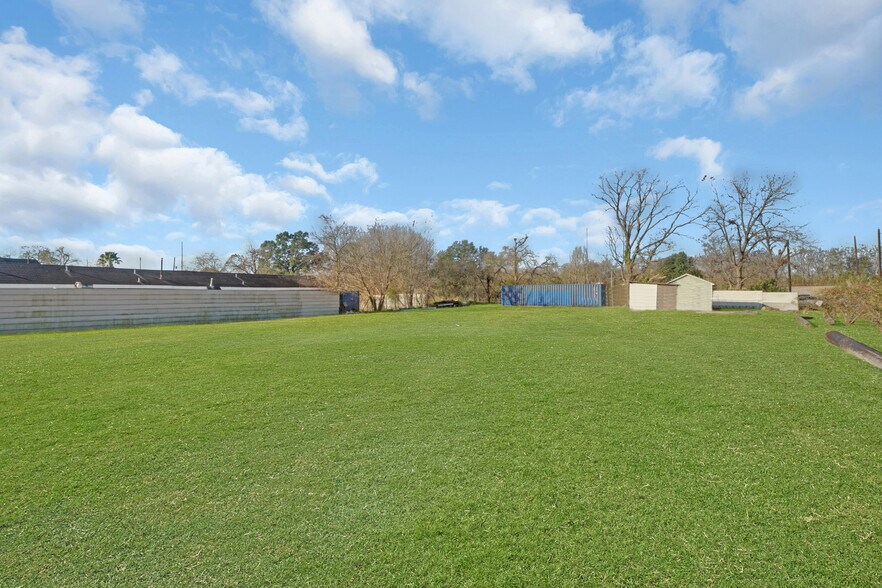 More Photos Of 8012 Endor, Houston Warehouse For Lease