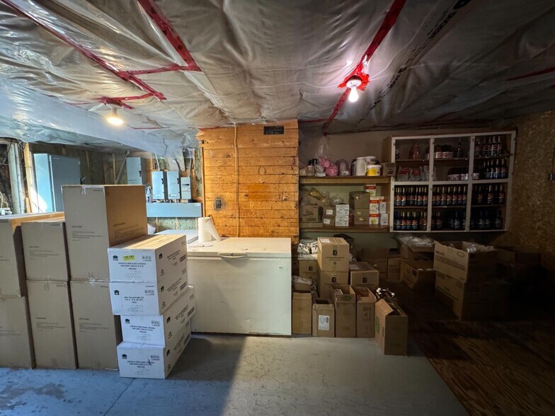 More Photos Of 7 E Water St, Little Curren Storefront Retail Residential For Sale