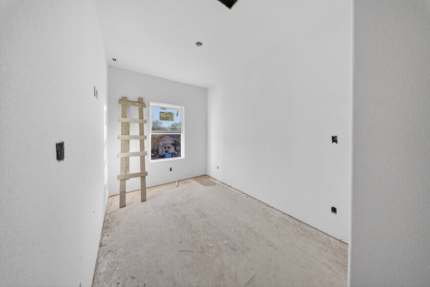 More Photos Of 525 Dakota St, San Antonio Multifamily For Sale