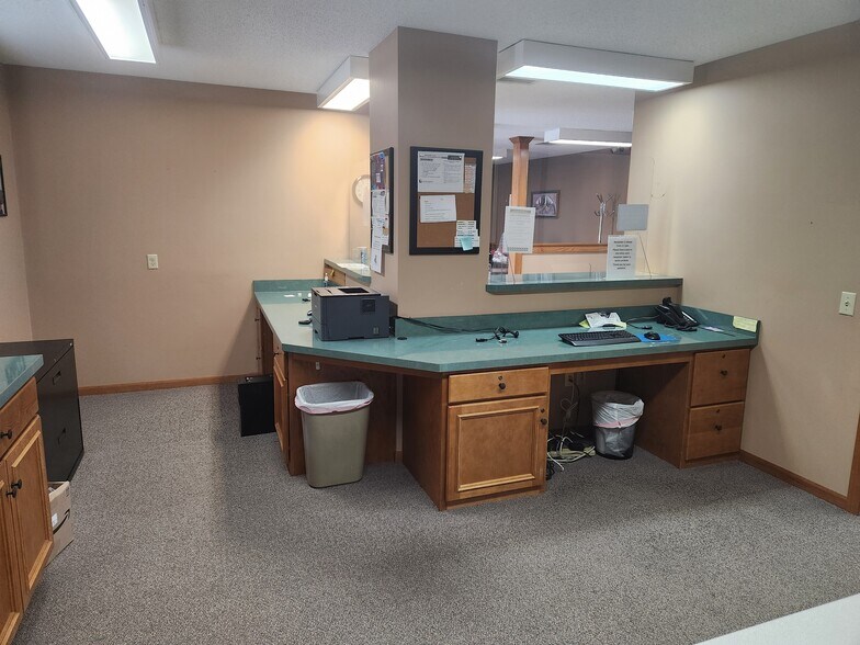 More Photos Of 1309 S Broadway St, Toledo Office For Sale