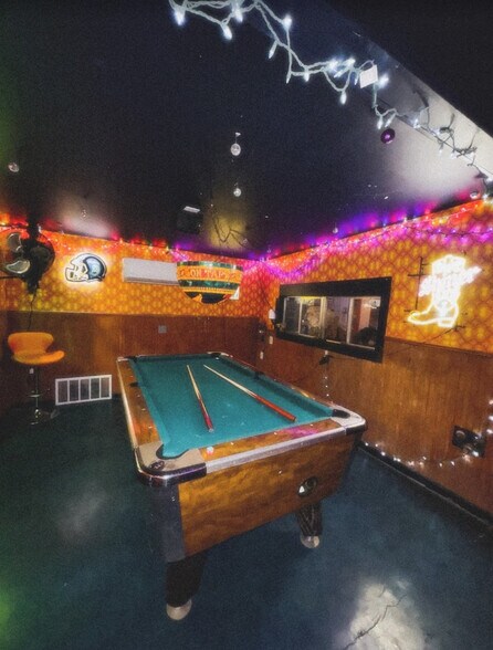 More Photos Of 3526 E 7th St, Austin Bar For Lease