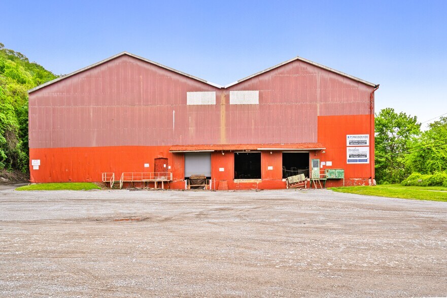 More Photos Of 100 Front St, New Brighton Warehouse For Lease