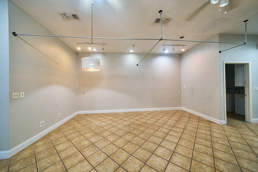 More Photos Of 2700-2704 Hemphill St, Fort Worth Medical For Sale