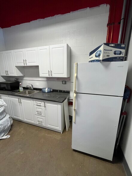 More Photos Of 161 Bartley Dr, Toronto Manufacturing For Lease