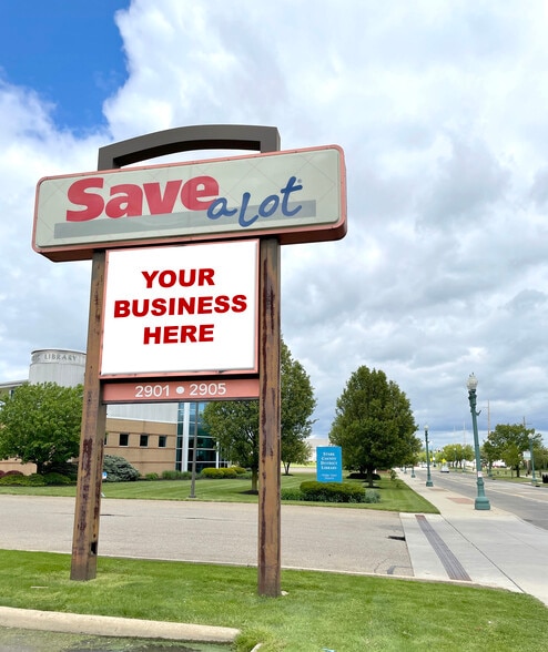 More Photos Of 2905 Mahoning Rd NE, Canton Supermarket For Lease