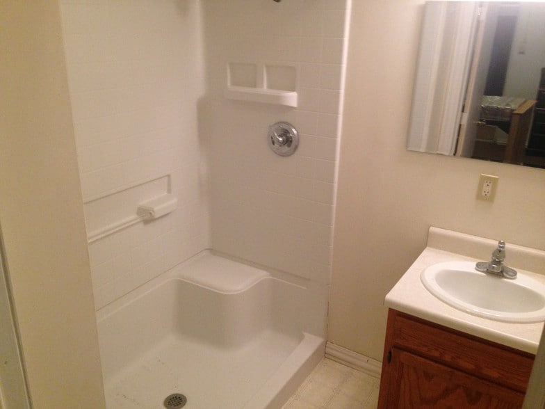 More Photos Of 137 E Washington St, Shelbyville Lodge Meeting Hall For Sale