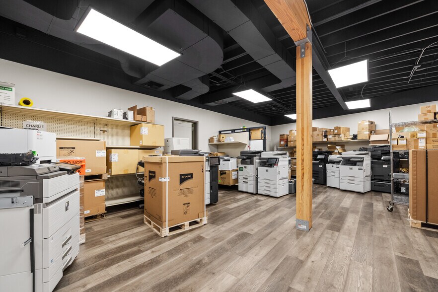 More Photos Of 115 W Wyoming St, Kalispell Warehouse For Sale