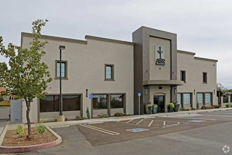More Photos Of 390 N Sunrise Ave, Roseville Restaurant For Sale