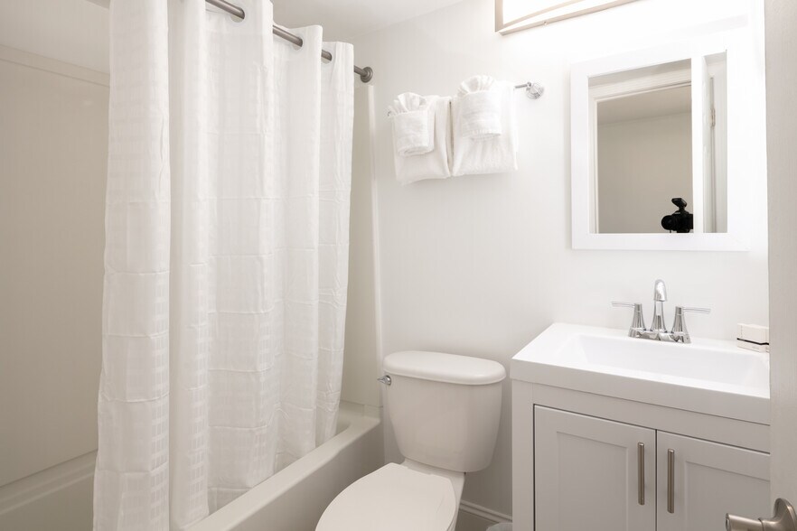 More Photos Of 501 N Ocean Blvd, Myrtle Beach Hotel For Sale