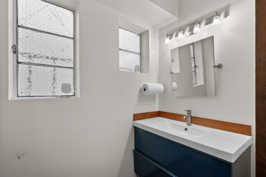 More Photos Of 1218-1224 Prospect St, La Jolla Office For Lease