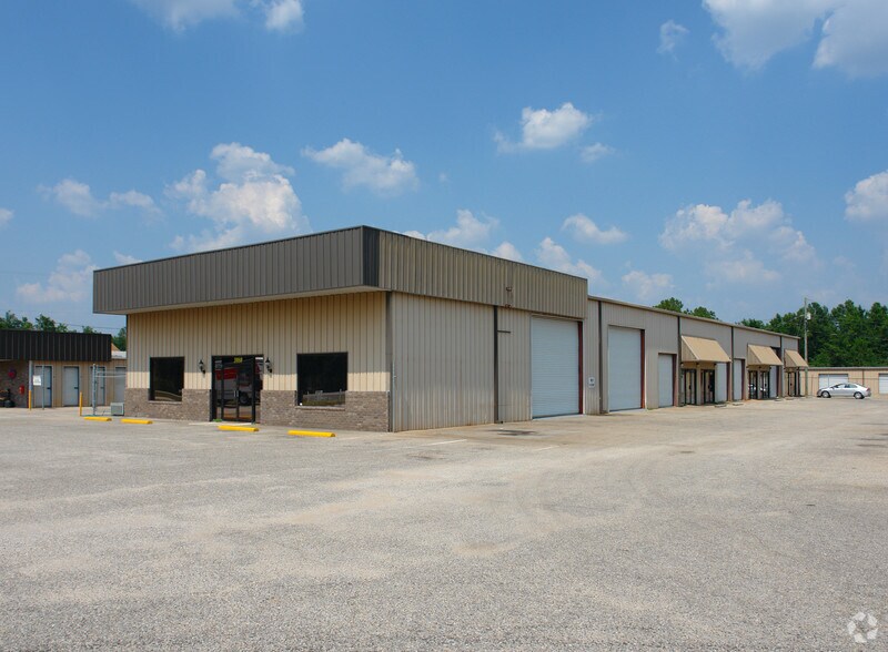 More Photos Of 3980-3990 Avalon Blvd, Milton Service For Lease