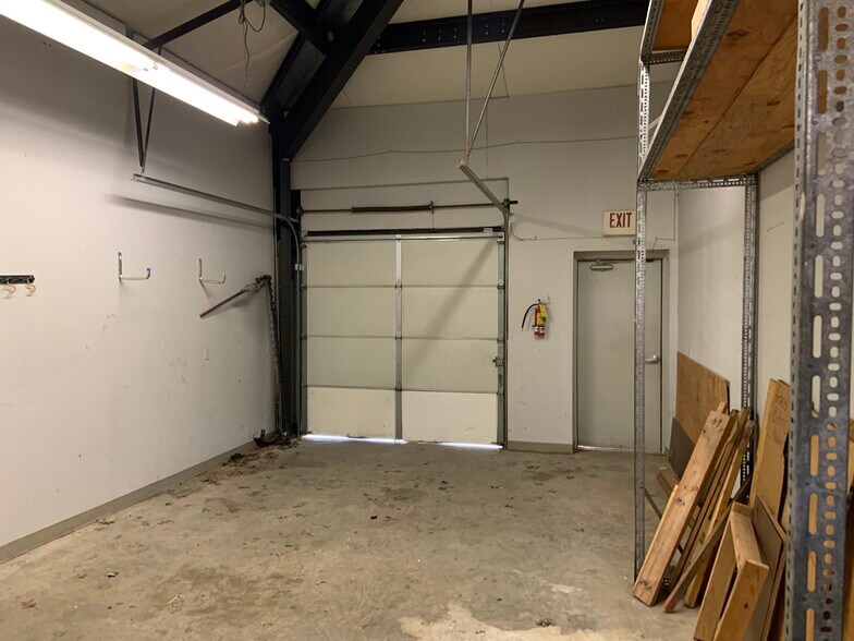 More Photos Of 5521 W Cleveland St, South Bend Light Distribution For Lease