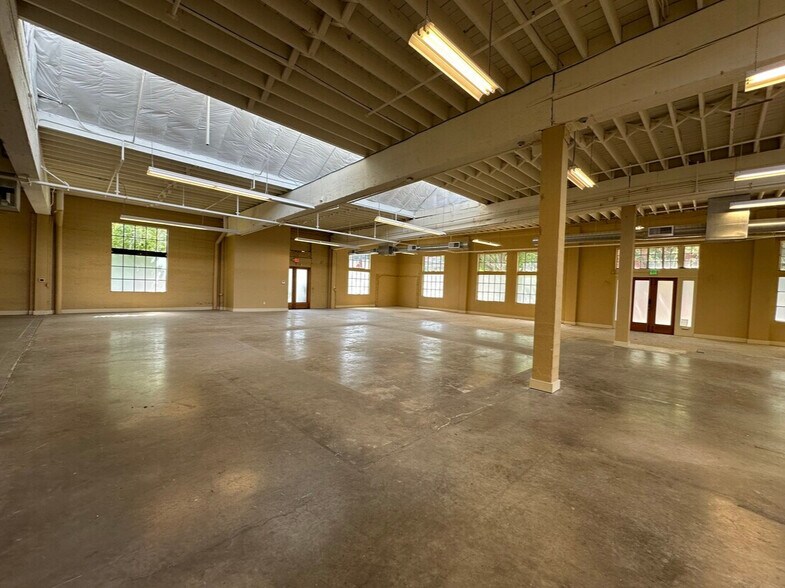 More Photos Of 710 NW 17th Ave, Portland Warehouse For Lease