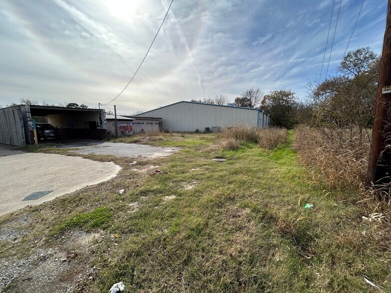 More Photos Of 6421 State Highway 31 E, Murchison Storefront For Sale