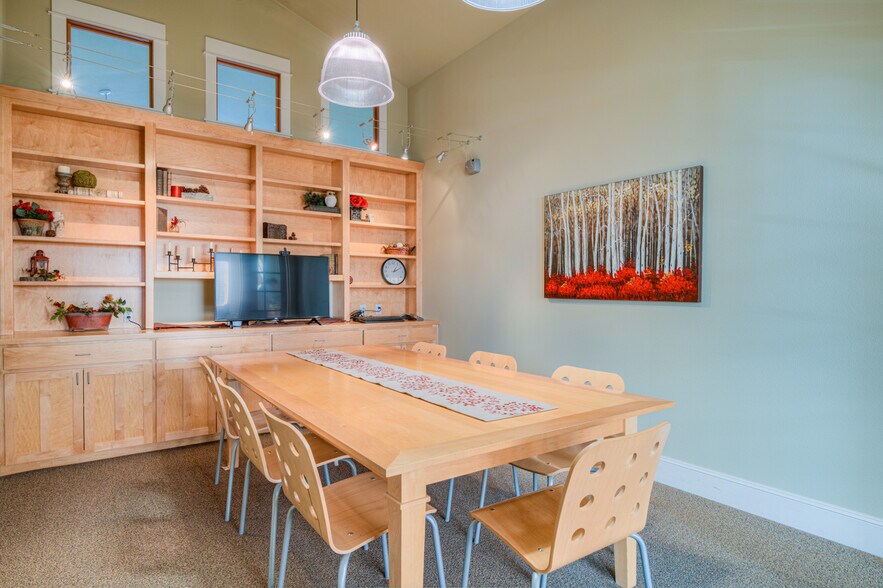 More Photos Of 257 S Pine St, Sisters Office For Sale