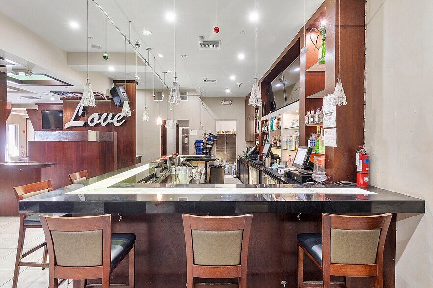 More Photos Of 401 W Atlantic Ave, Delray Beach Storefront Retail Office For Lease