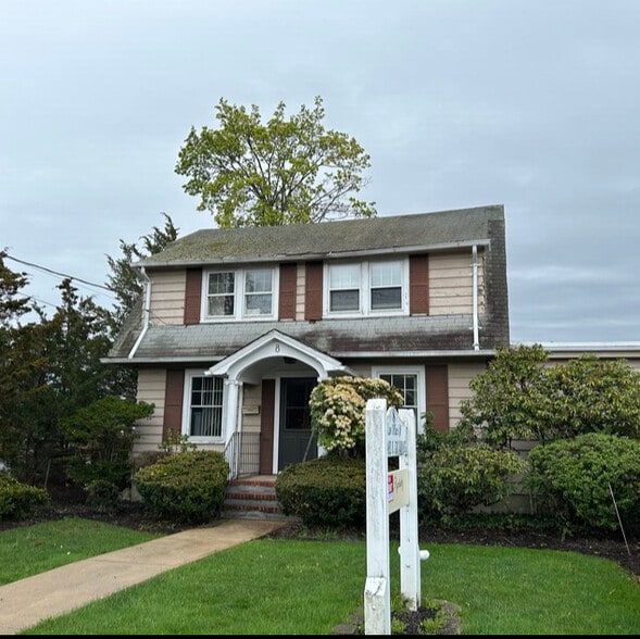 More Photos Of 8 Manor Rd, Smithtown Office For Sale
