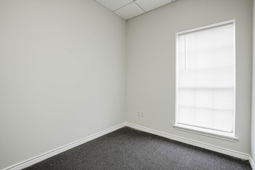 More Photos Of 14721 Pebble Bend Dr, Houston Medical For Lease