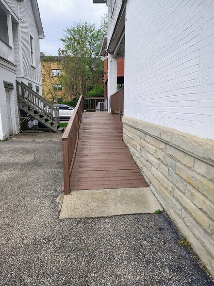 More Photos Of 1337 Virginia St, Charleston Office For Sale