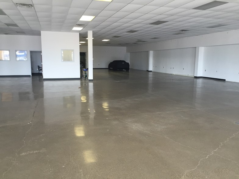 More Photos Of 3301 Singing Hills Blvd, Sioux City Freestanding For Sale