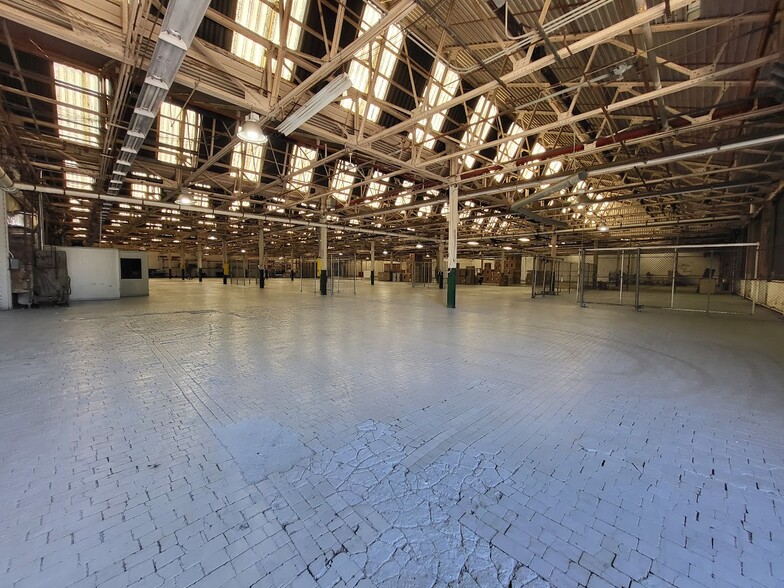 More Photos Of 60 Baldwin Ave, Pontiac Warehouse For Lease