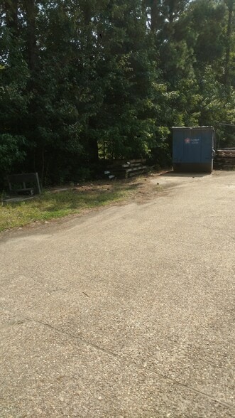 More Photos Of 201 Production Dr, Yorktown Distribution For Lease