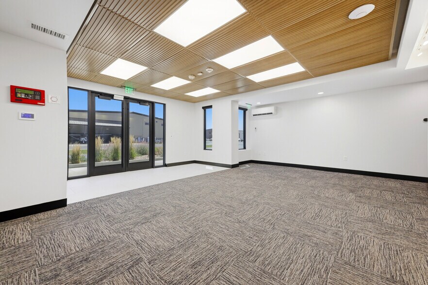 More Photos Of 1630 W 2225 S, Woods Cross Airplane Hangar For Lease