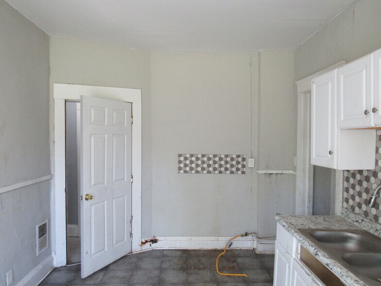 More Photos Of 932 Wheelock Rd, Cleveland Apartments For Sale
