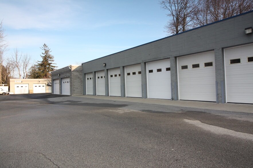 More Photos Of 24 Lishakill Rd, Albany Warehouse For Lease