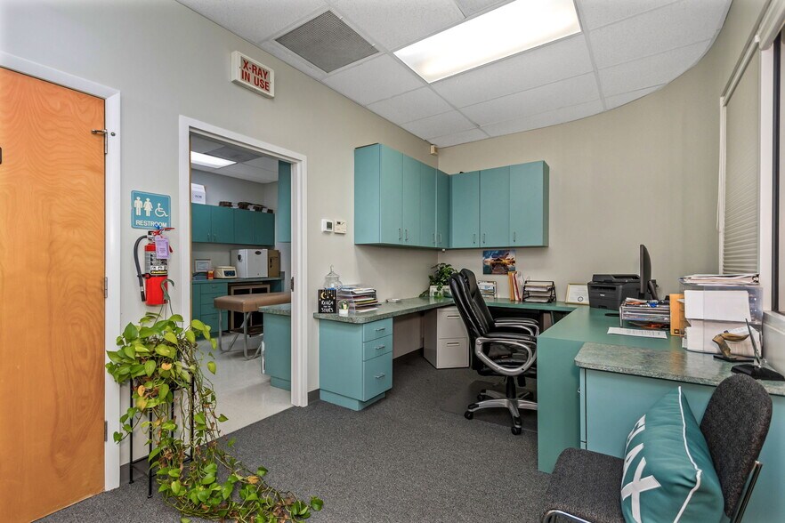 More Photos Of 7641 66th St N, Pinellas Park Medical For Sale