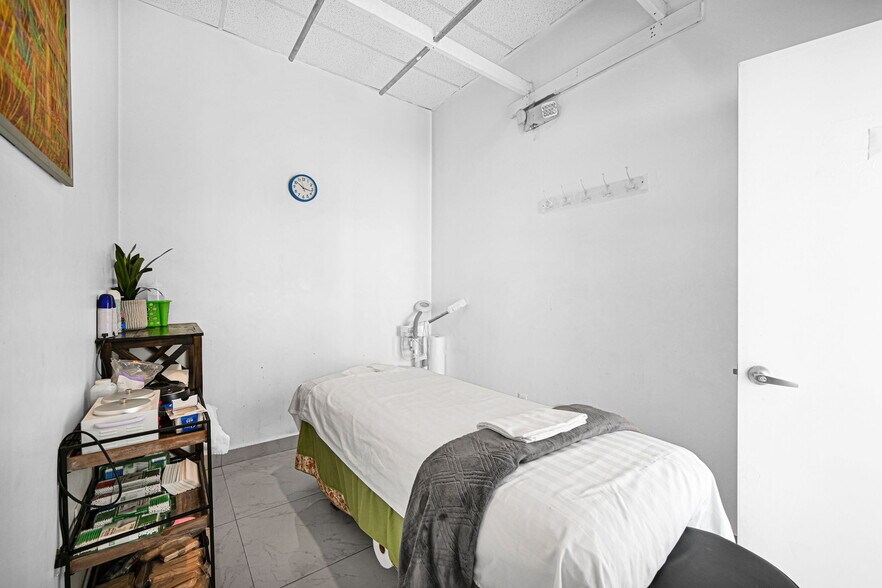 More Photos Of 2301 Wilton Dr, Wilton Manors Apartments For Sale