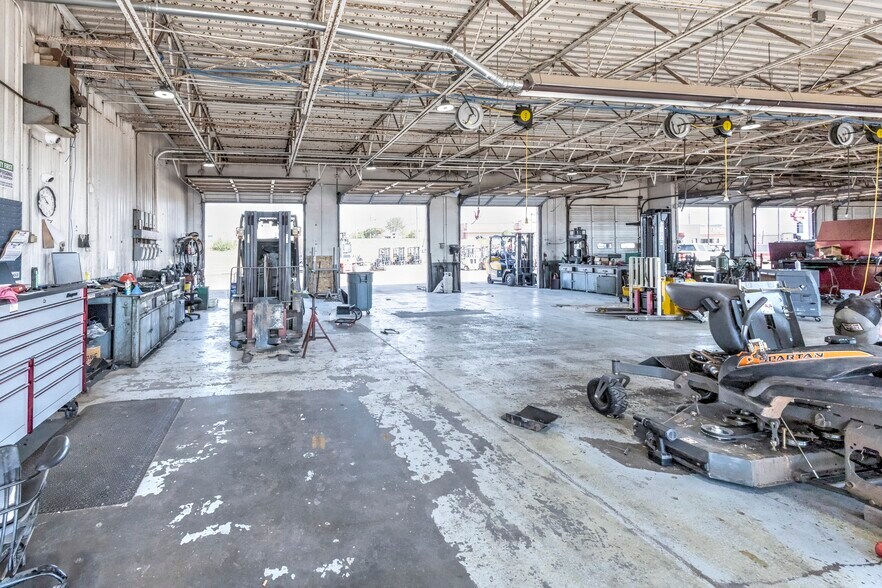 More Photos Of 1909 N Highway 81, Duncan Auto Dealership For Sale