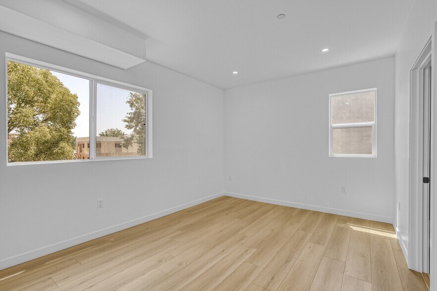 More Photos Of 10826 Hesby St, North Hollywood Apartments For Sale
