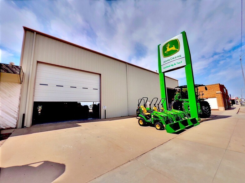 More Photos Of 401 S 10th St, Frederick Showroom For Sale