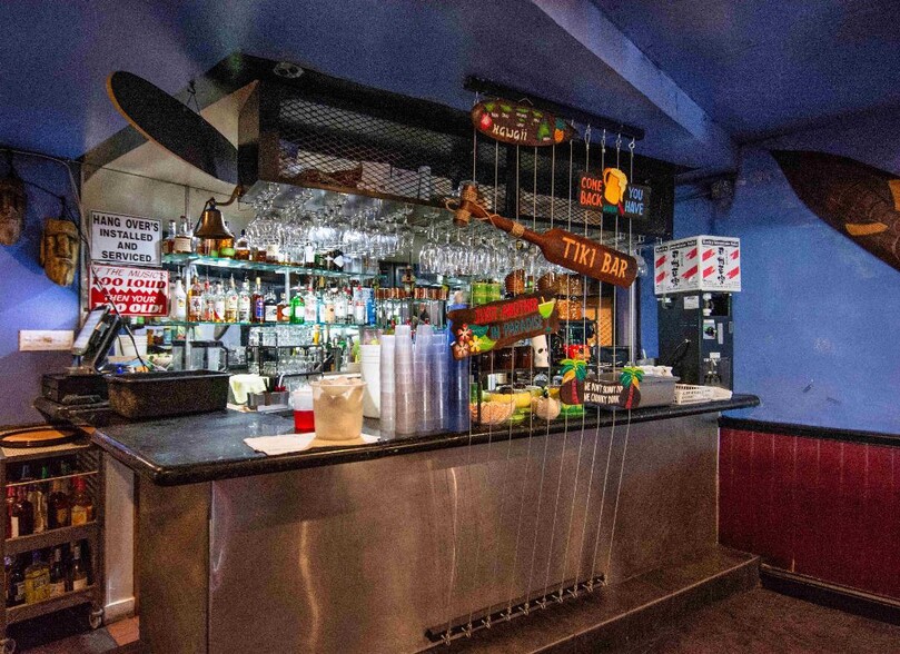 More Photos Of 16232 Pacific Coast Hwy, Huntington Beach Restaurant For Sale