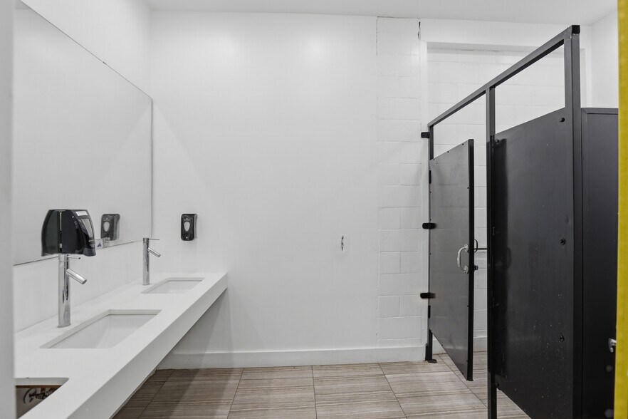 More Photos Of 122 E Randolph Ave, Enid Storefront Retail Residential For Sale