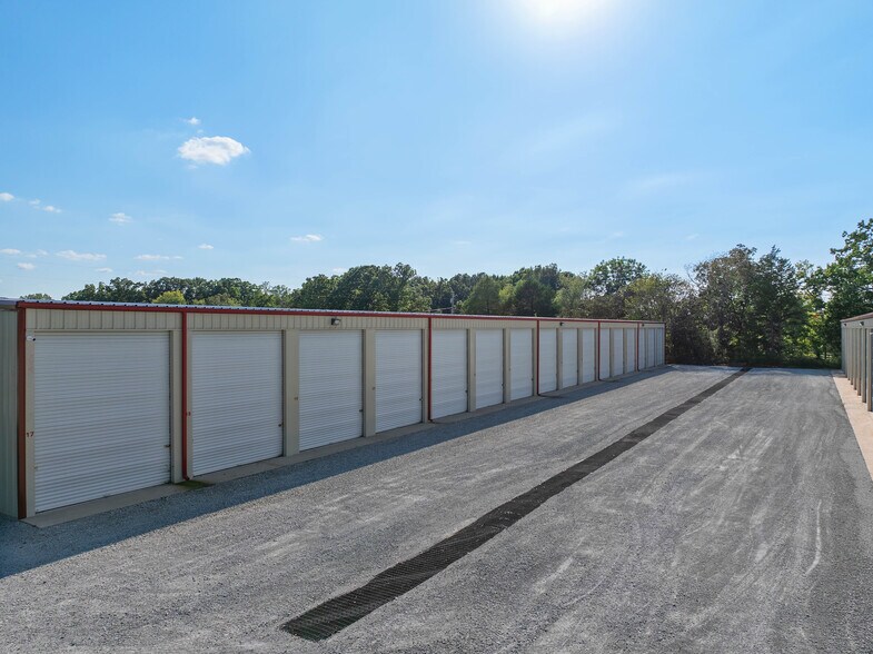 More Photos Of 50 Voss Ln, Huntingdon Self Storage For Sale