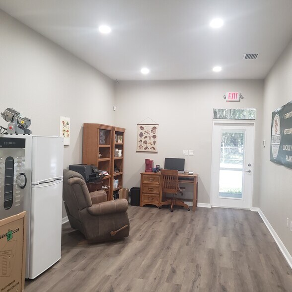 More Photos Of 3002 N Wilder Rd, Plant City Convenience Store For Sale