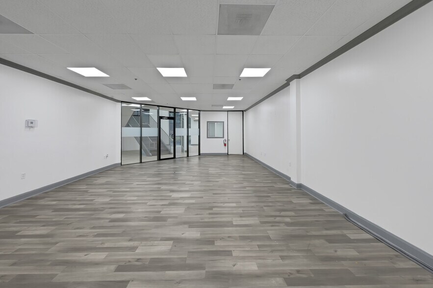 More Photos Of 1124 Blalock Rd, Houston Warehouse For Lease