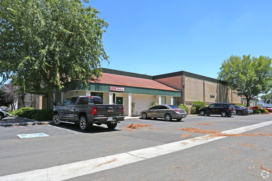 More Photos Of 5748 E Shields Ave, Fresno Warehouse For Lease